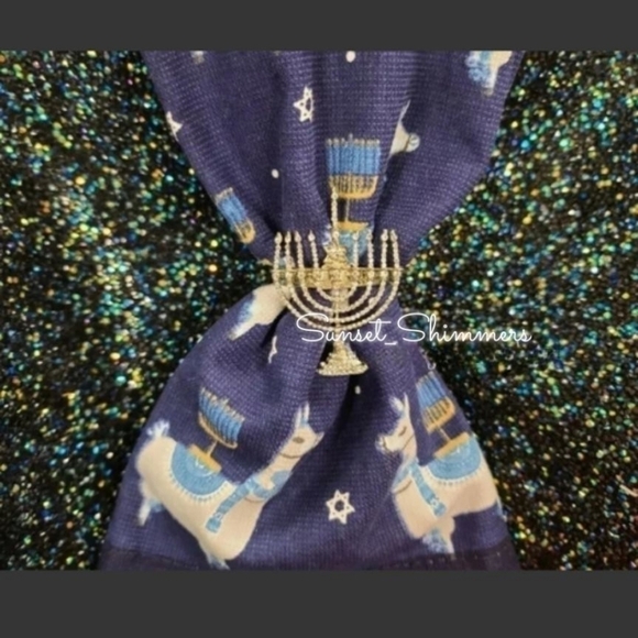 𝅺4PC Set Silver Hanukkah Napkin Rings Rhinestone Crystal Minorah 2.5" New - Picture 2 of 8